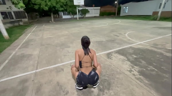 Mientras Mi Timida Hermanastra Hace Sus Ejercicios La Llevo A Casa A Darle Una Susu Porn